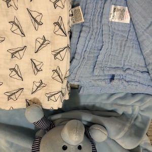 Baby boy muslin blankets. 100% cotton.